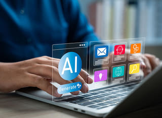 Principiante en criptomonedas familiarizándose con los fundamentos del trading automatizado mediante IA
