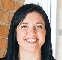 Retrato de Sophie Hartwell, integrante del equipo de servicio al cliente